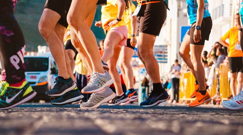 Foto di RUN 4 FFWPU: https://www.pexels.com/it-it/foto/persone-che-indossano-scarpe-da-corsa-2526878/